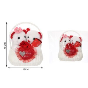 Pareja de osos de peluche en cesta